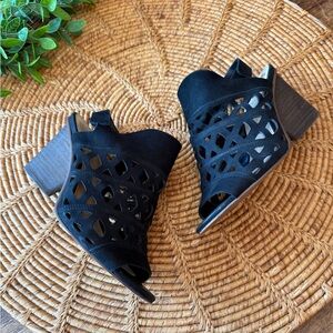 Vince Camuto Black Leather Cutout Pattern Heel Sandals